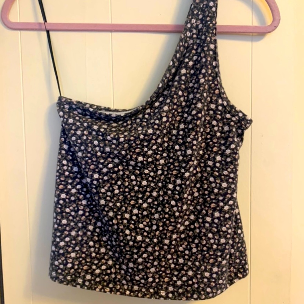 Women’s one shoulder top